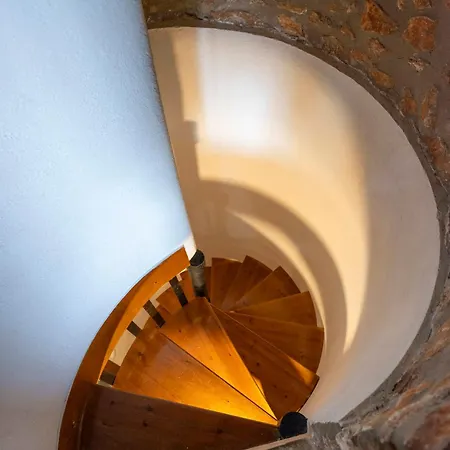 Elena's Traditional Dreamhouse *