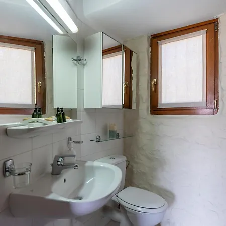 Elena's Traditional Dreamhouse *